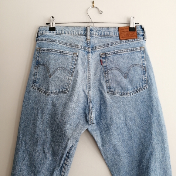Levi's Premium Wedgie Straight Jeans in Tango Hustle Medium Wash Raw Hem 30 (10) - Picture 6 of 15